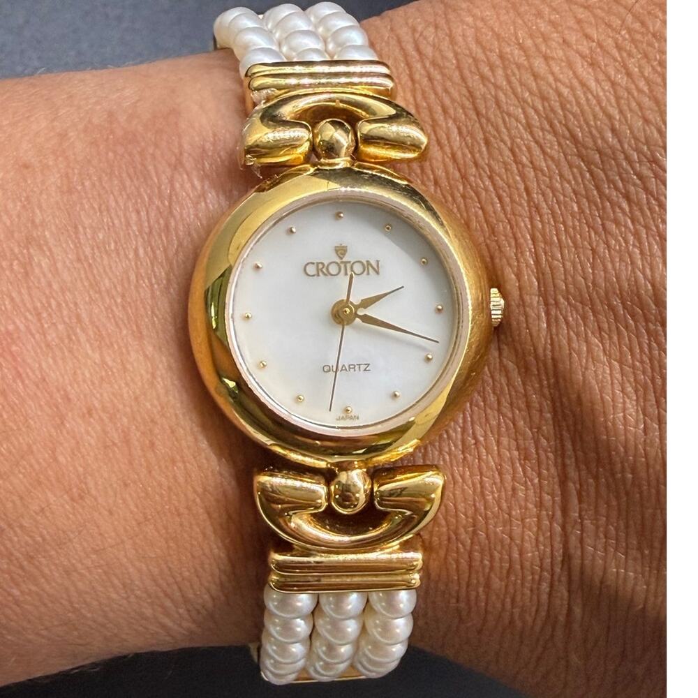 CROTON vintage ladies 3 strand 7" pearl watch.